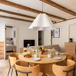 Apartmán Modern Ground Floor